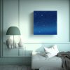 cuadro-de-tela-azul-claro-con-cielo-estrellado-realista-1
