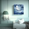 pintura-decorativa-en-bastidor-armon-a-crom-tica-del-cielo-nublado-con-luna-en-tonos-azul-desvanecido-1