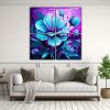 pinturas-decorativas-modernas-en-p-rpura-y-turquesa-con-atm-sfera-neonoir-en-interiores-contempor-neos-1