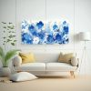 arte-de-pared-conceptual-floral-en-tonos-blancos-y-azules-atmosfera-neonoir-en-el-estilo-de-pinturas-decorativas-1