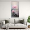 cuadro-vertical-con-loto-rosa-en-lienzo-estilo-pintura-decorativa-1