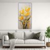 dos-composiciones-vertical-mural-de-tulipanes-amarillos-en-lienzo-estilo-decorativo-1-1