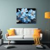 pintura-abstracta-de-hibiscos-en-negro-y-azul-modernidad-en-finas-l-neas-1-1