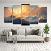 pintura-abstracta-de-cielo-y-mar-en-tela-brillante-con-colores-amarillos-1-1